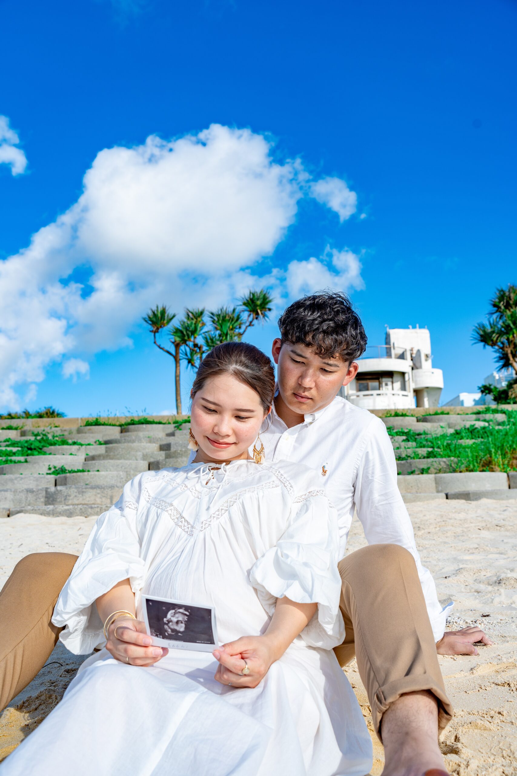 ご家族で座っている穏やかな写真