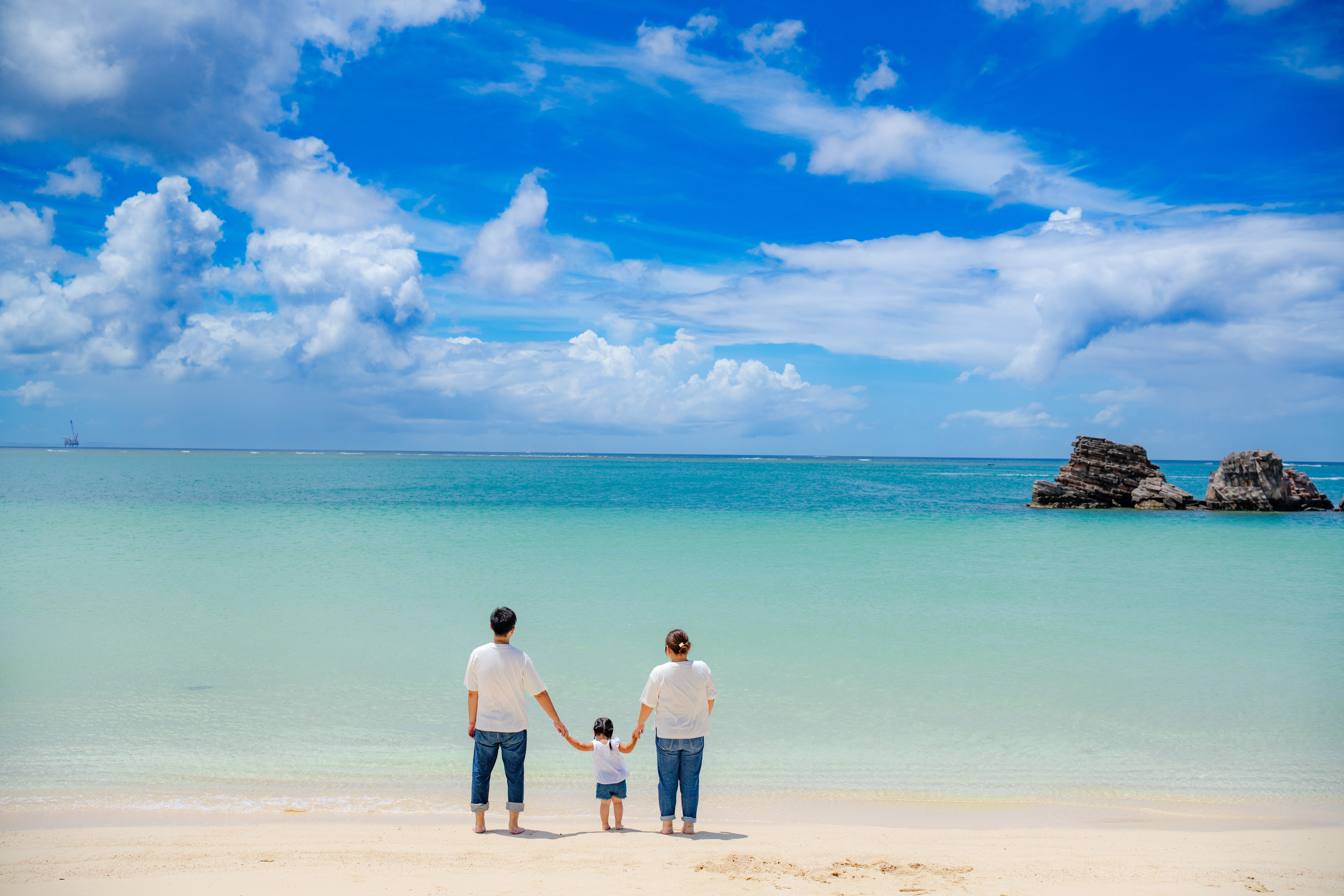 沖縄の海で家族三人で撮影したお客様の声｜沖縄ロケーションフォト