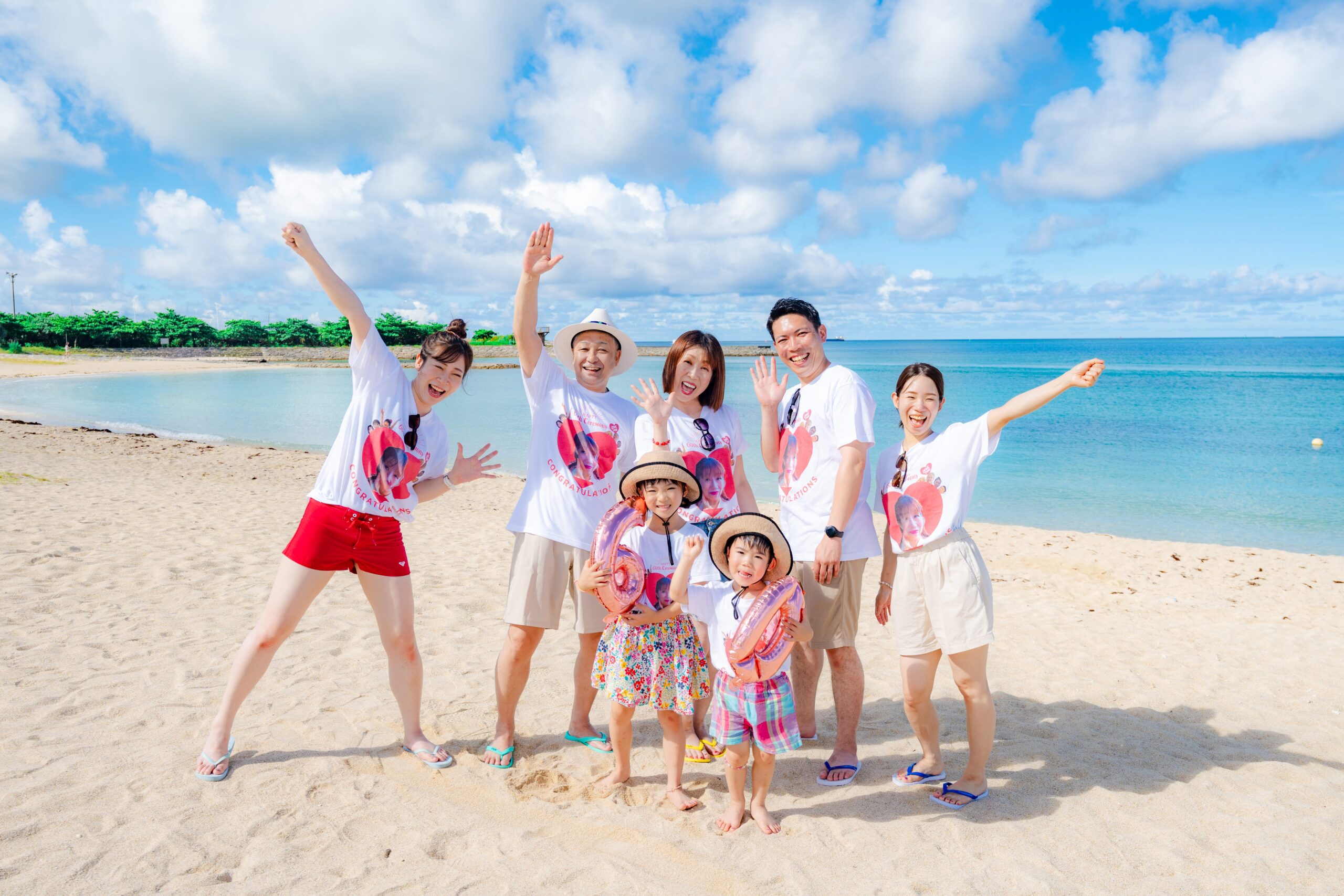 沖縄で還暦祝いの家族写真を撮影したお客様