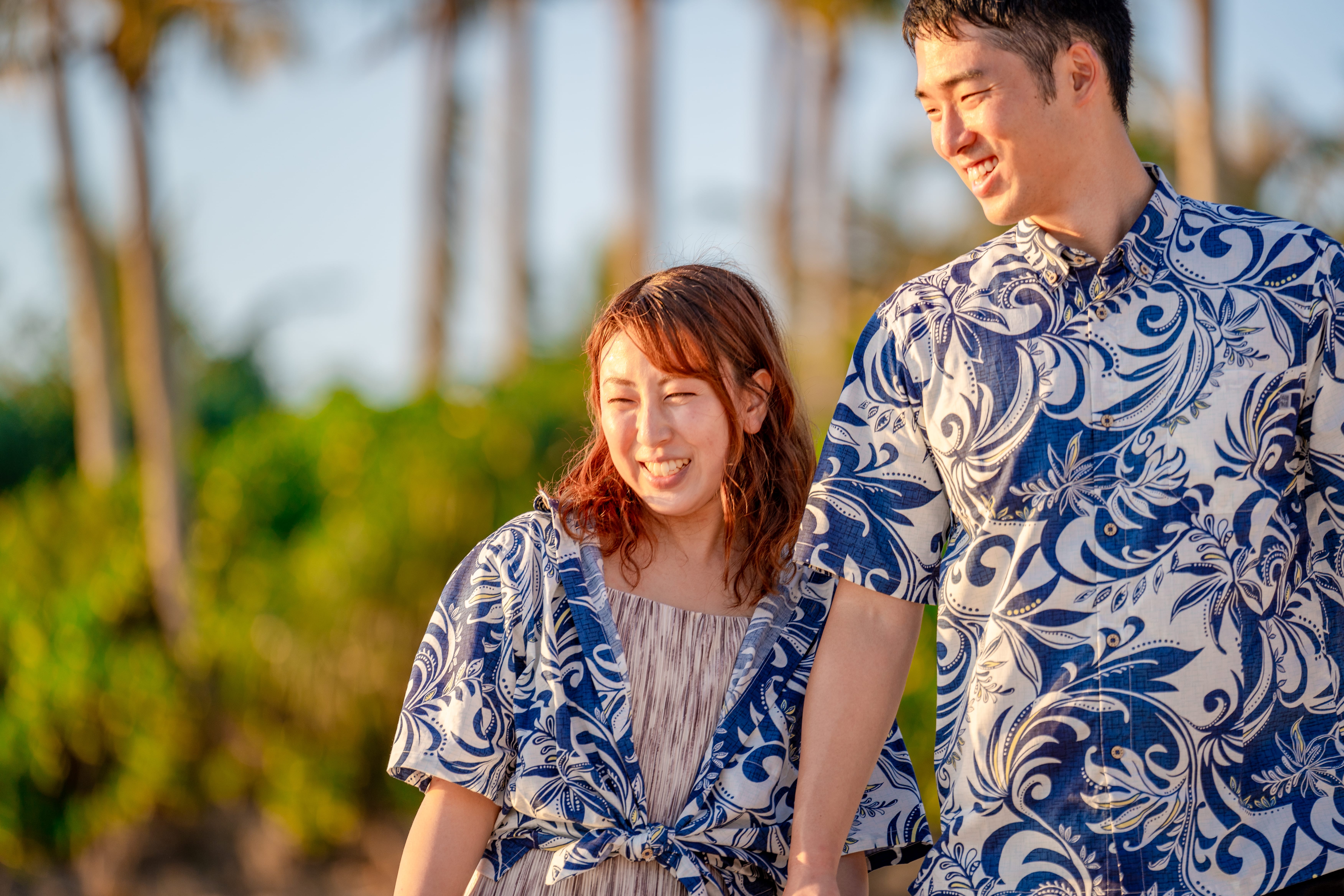 沖縄カップル撮影｜青い海と白い砂浜でご夫婦の記念日フォト