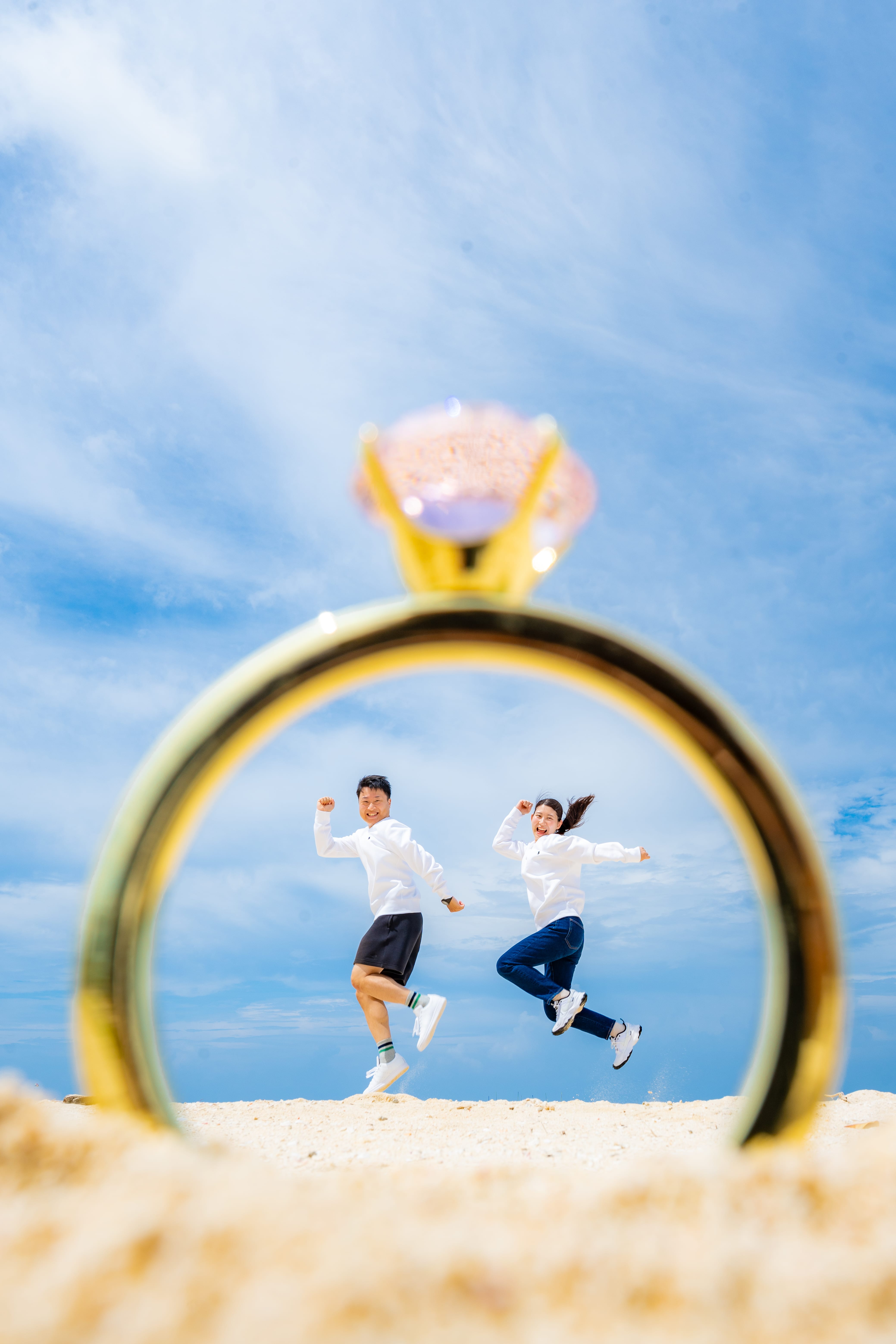 沖縄の海で夫婦撮影｜サンセットビーチでロマンチックなカップルフォト