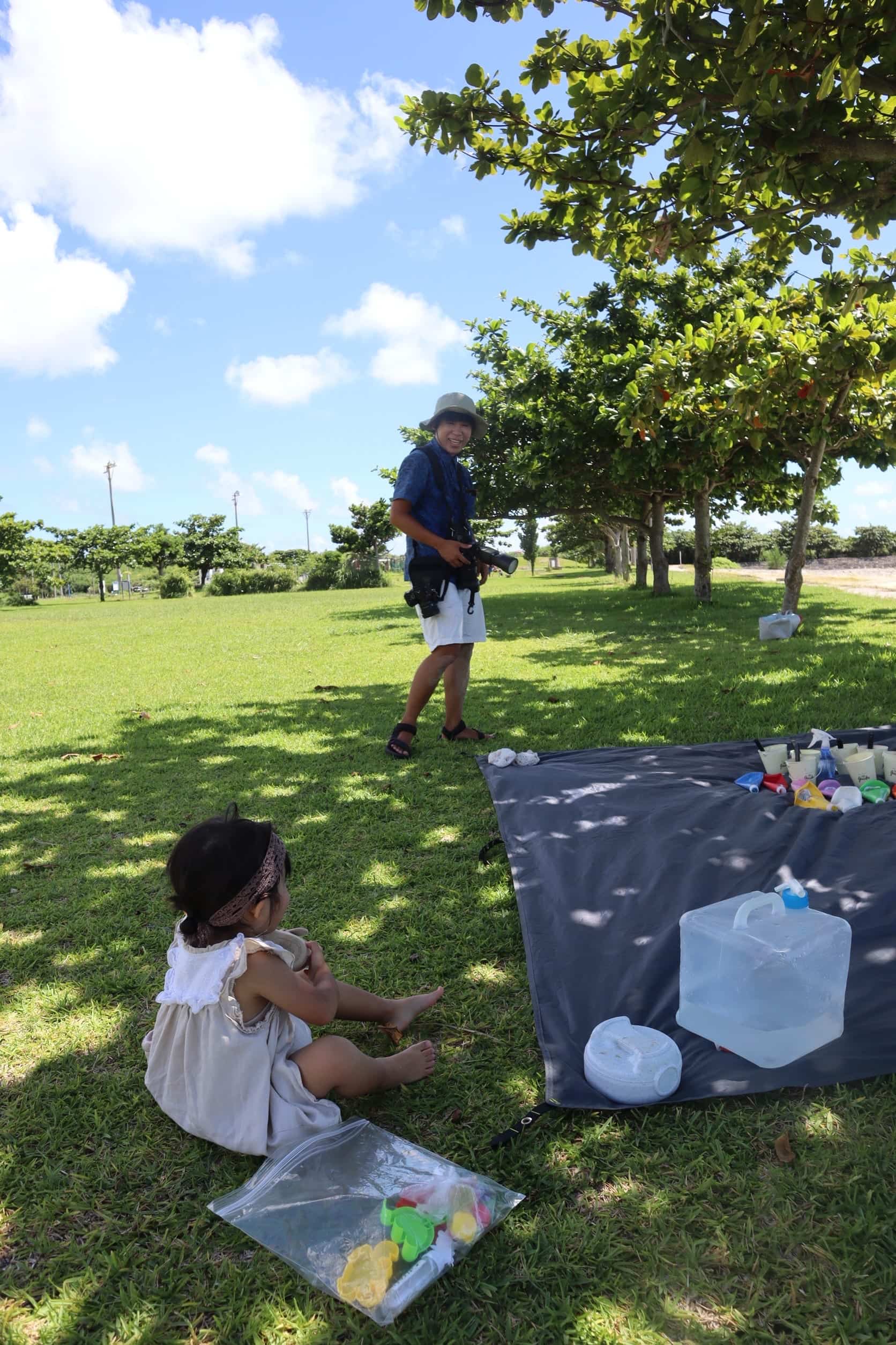 沖縄出張撮影とっくーとお客様のツーショット｜撮影終了後の笑顔